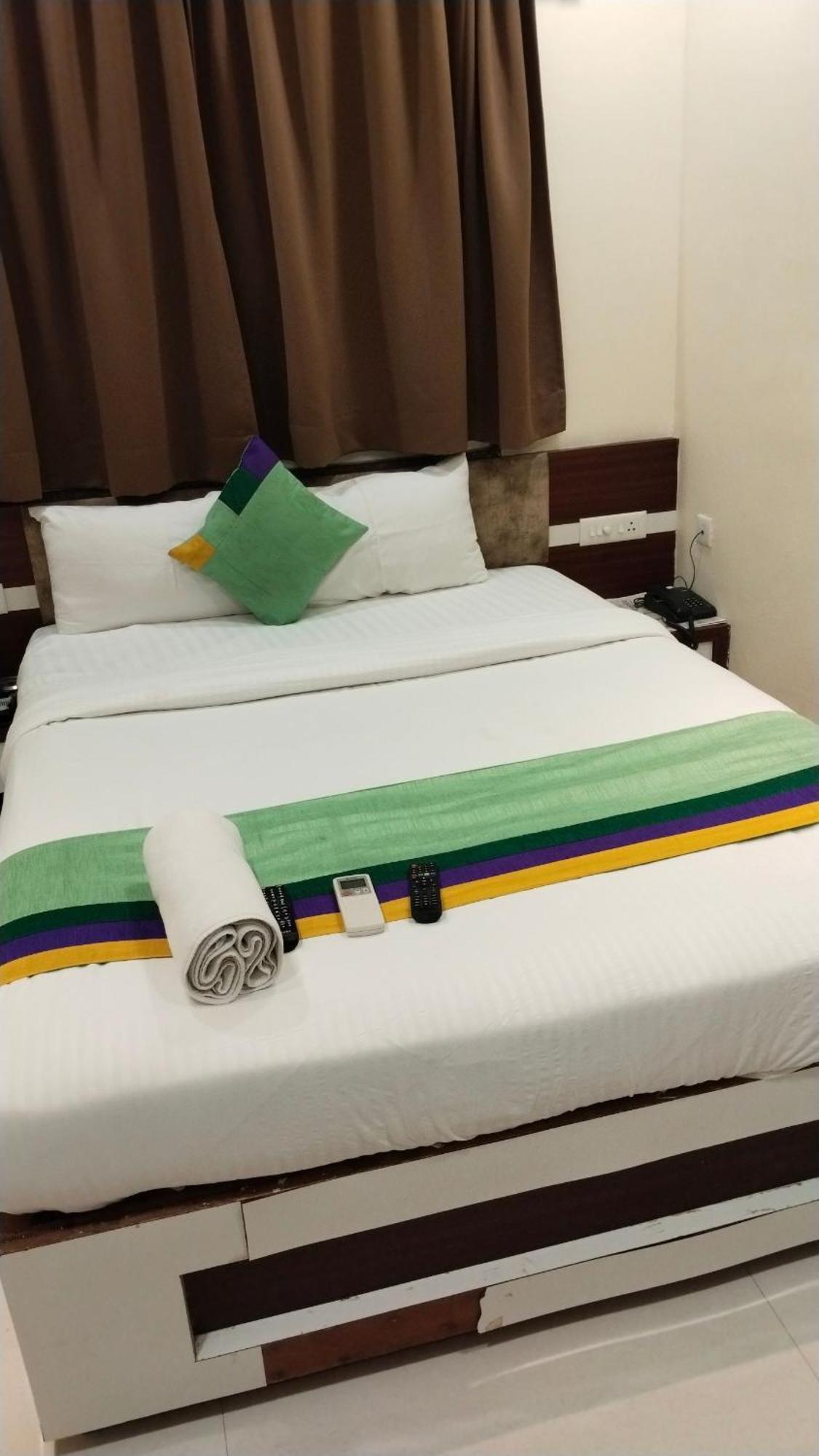Restr Inn Нагпур Экстерьер фото